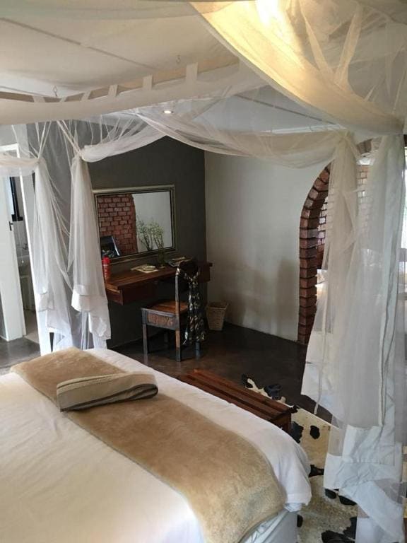 Deluxe Family Room room - Image 2