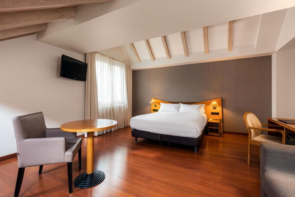 Hotel de l'Isard - View 2
