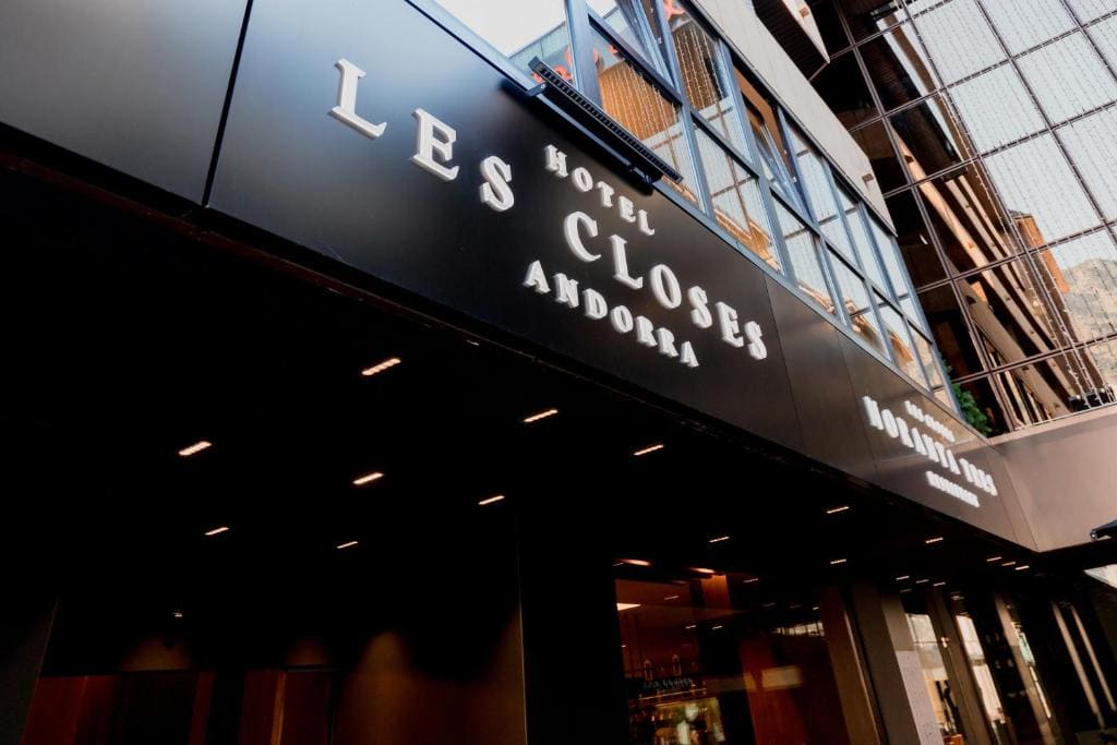 Les Closes - Main view