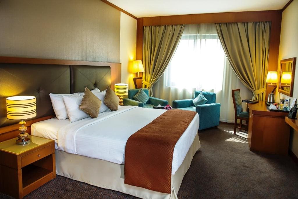 Landmark Summit Hotel - View 7
