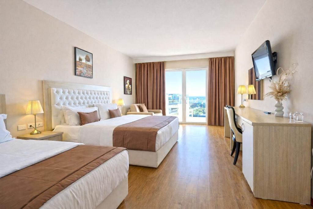 Hotel Bleart - View 2