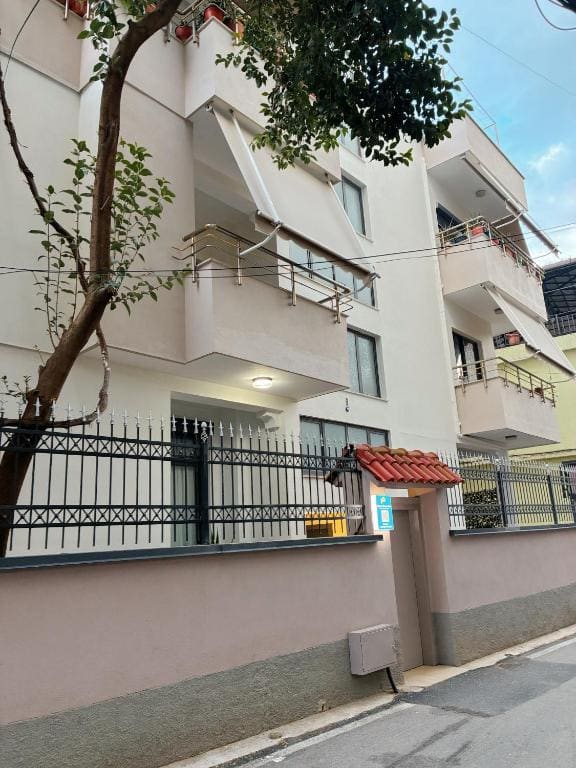 Clinton Tirana Inn - Main view