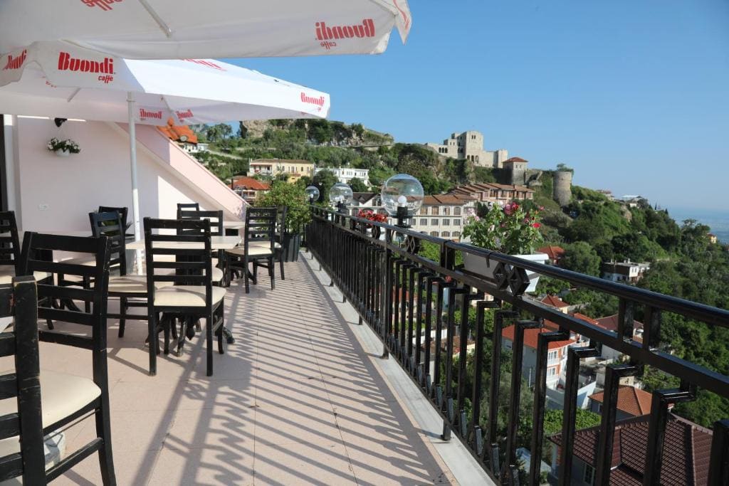 --HOTEL DEAL-- Rooms With Castle View - View 5