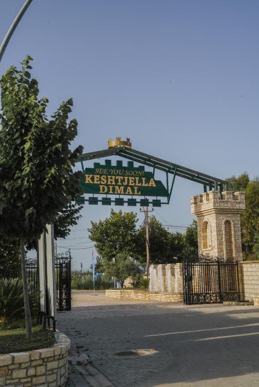 DIMAL CASTLE - Main view