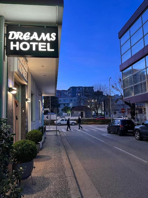 Dream's Hotel - Main view
