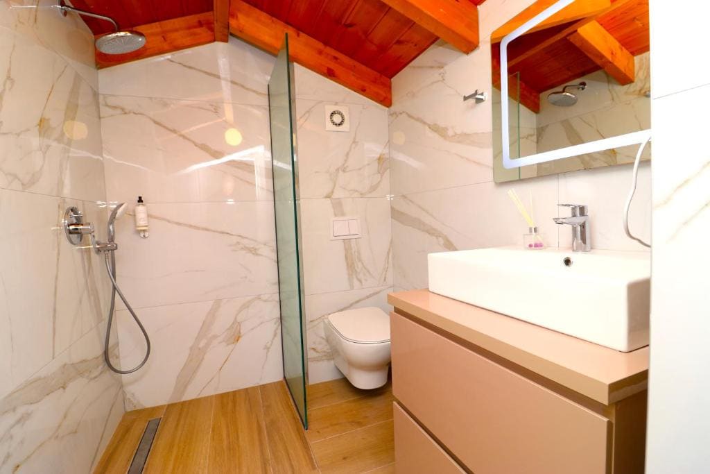 Fegi Rooms - View 6