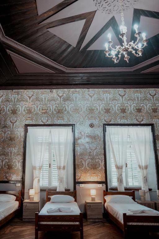The Englishman's Clock Tower Hostel & More - Vista 6