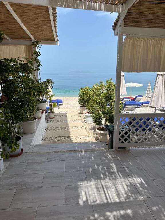 Takas Boutique - View 3