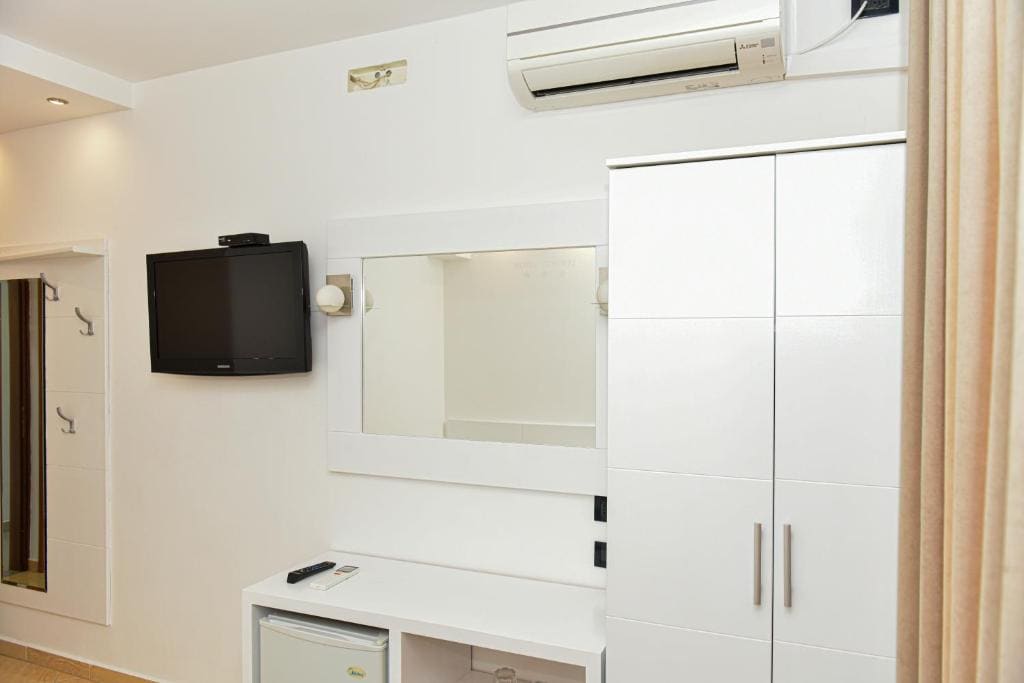 Hotel Tomorri - View 3