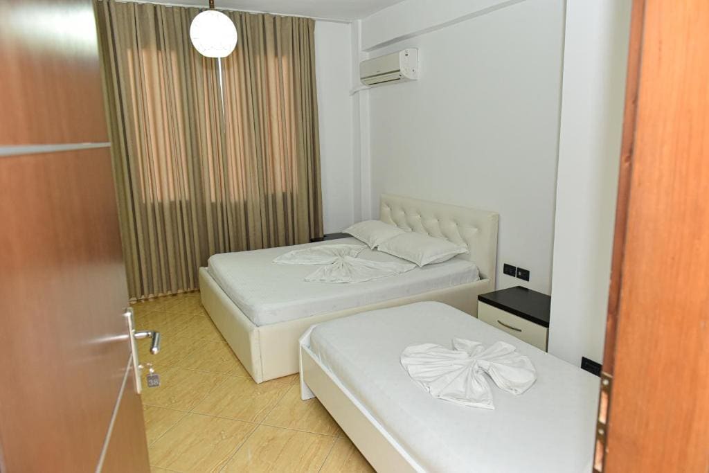 Hotel Tomorri - View 2
