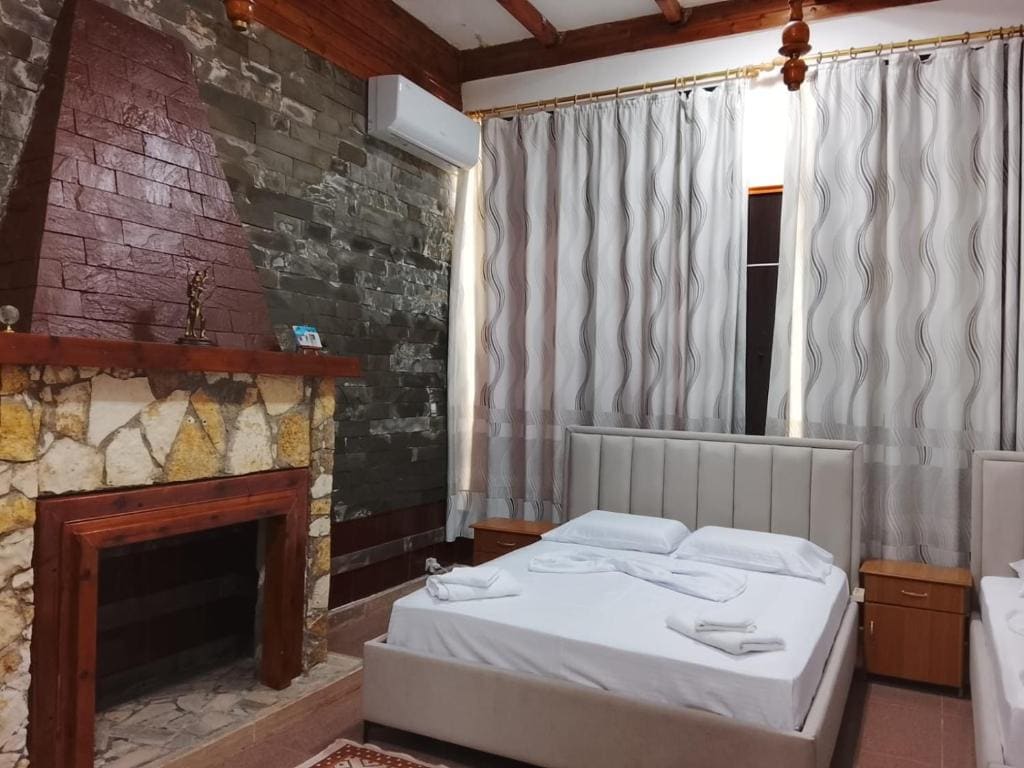 Guest House Univers - Vista 4