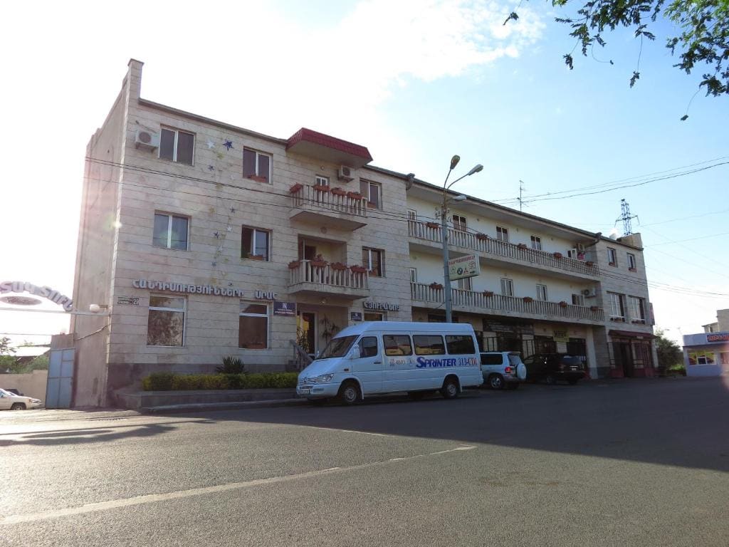 White House Hotel - Main view