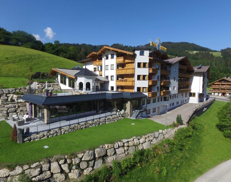 Hotel Bergkristall - View 2