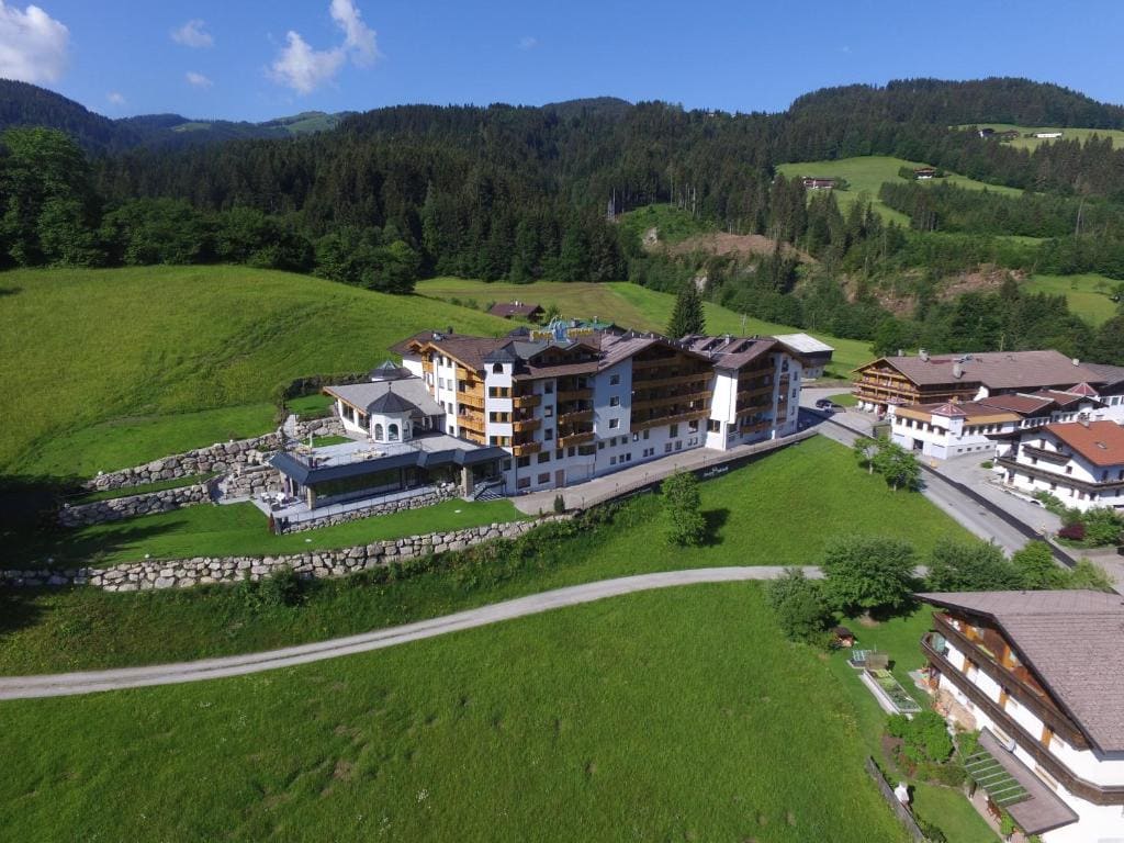 Hotel Bergkristall - Main view