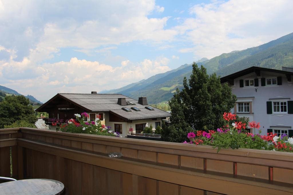 Hotel in the HEART of the Alps - View 2