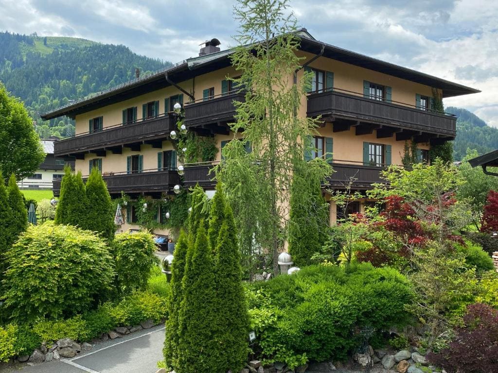 Hotel Edelweiss Kitzbühel - View 2
