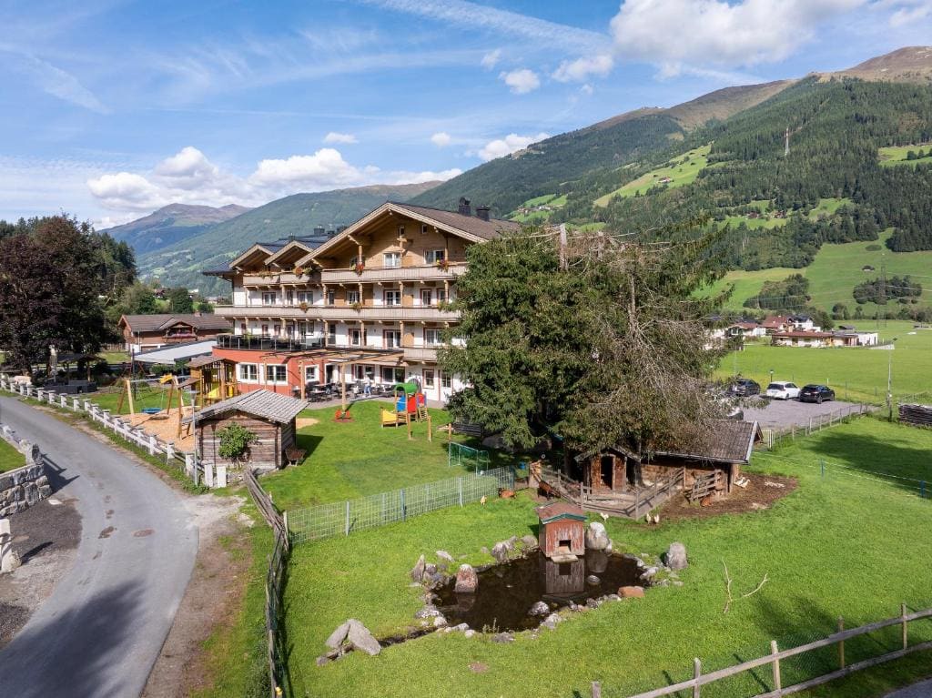 Hotel Grundlhof - Main view