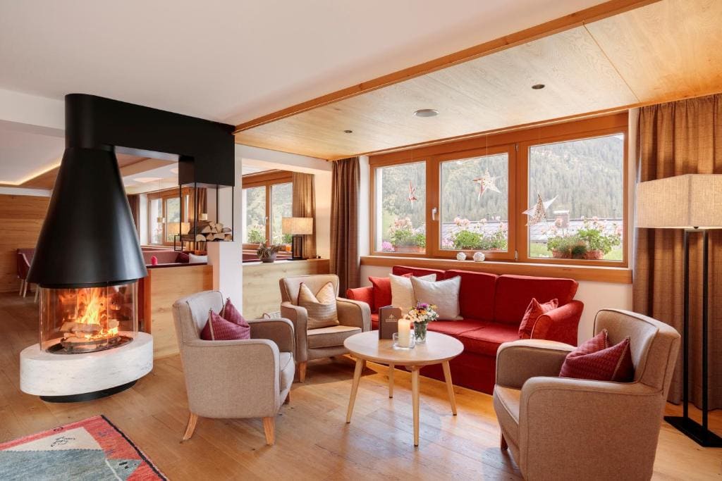 Hotel Schranz - Ski In & Ski Out - View 4