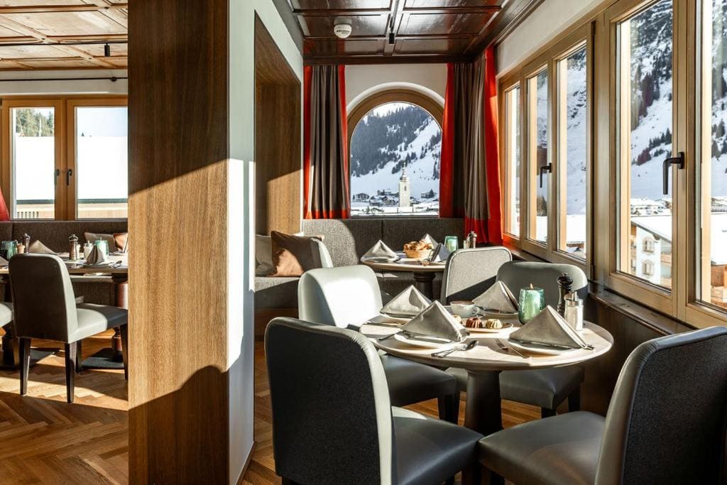Hotel Schranz - Ski In & Ski Out - View 3