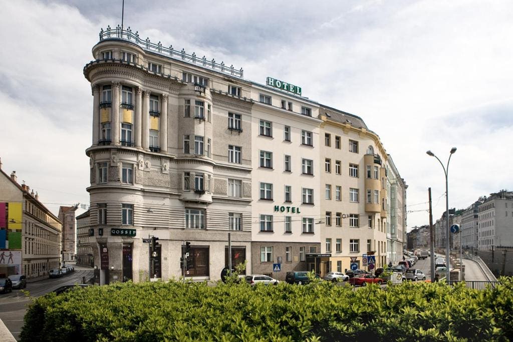 Hotel Goldene Spinne - Main view