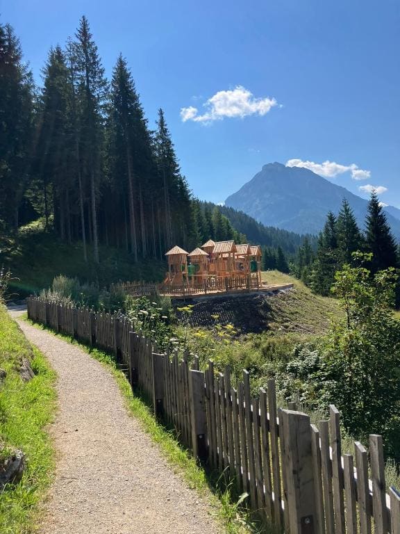4 Mountains Apartments - View 2