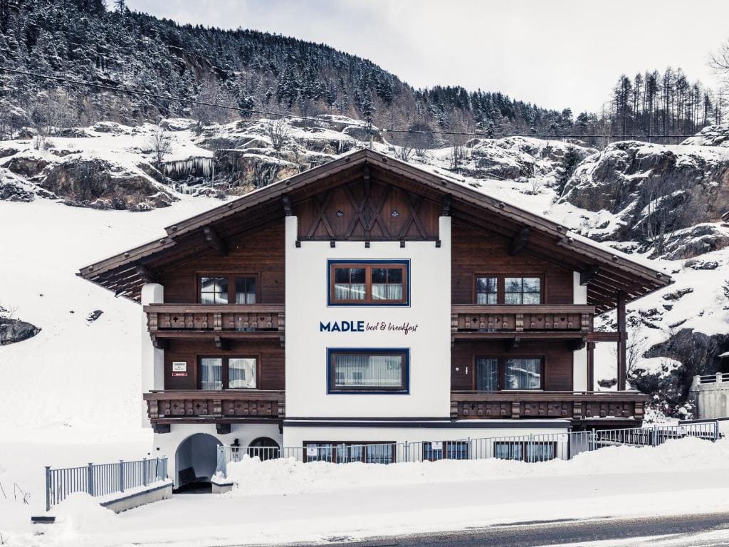 Madle - B&B - Main view
