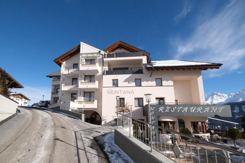 Hotel Montana - Main view
