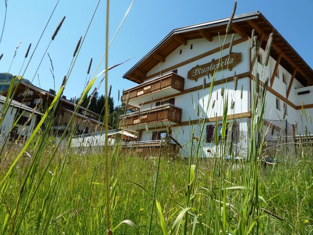 Muntanella - View 2