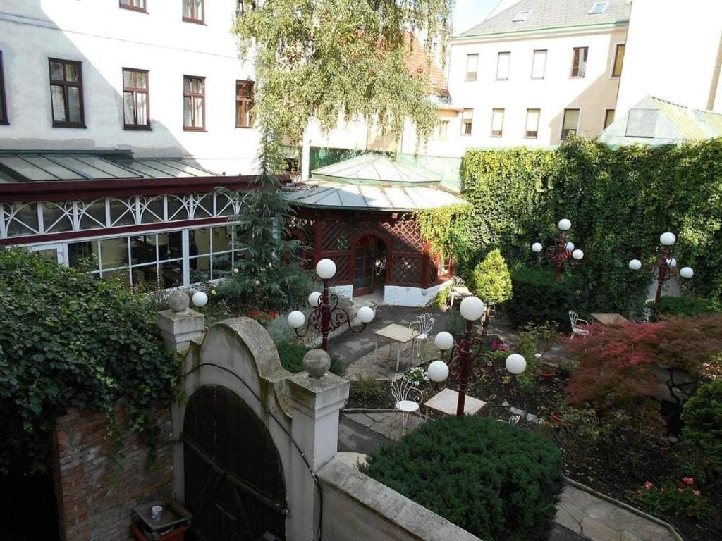 Hotel Viki - Main view