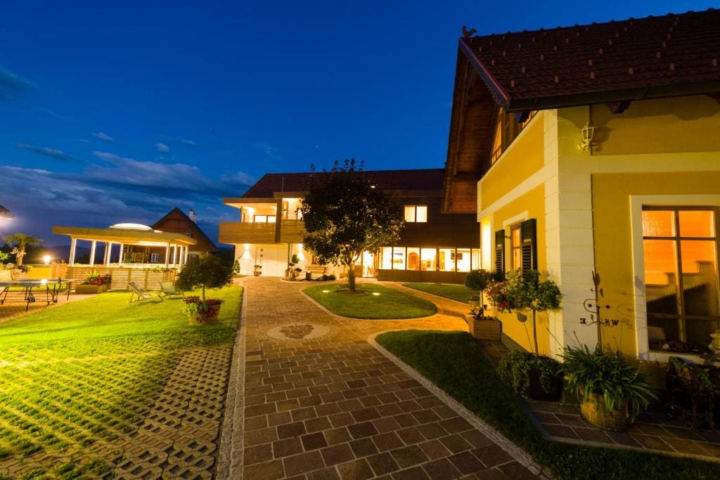 Weingut-Wohlfühlzimmer Adam-Lieleg - View 6