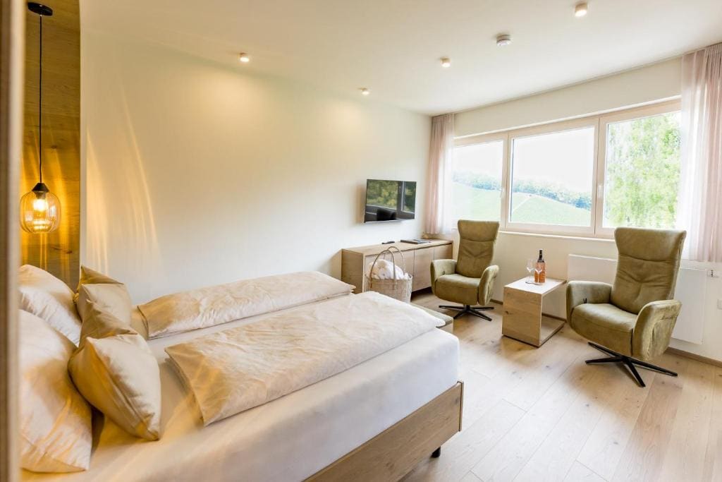 Weingut-Wohlfühlzimmer Adam-Lieleg - View 2