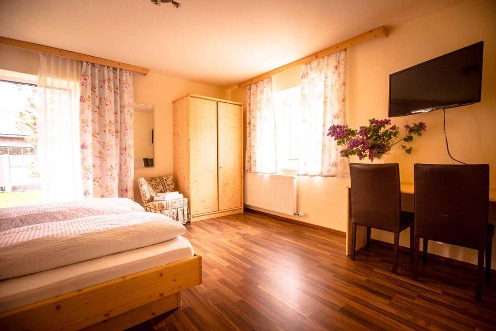 Hotel Wintergarten - View 4