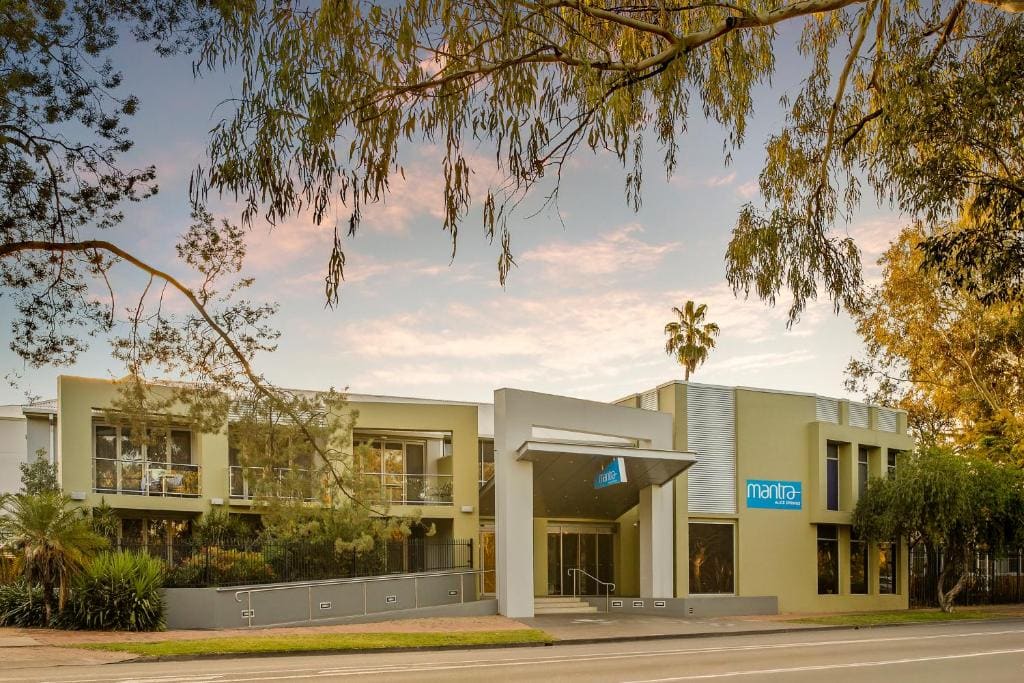 Stay at Alice Springs Hotel - Main view