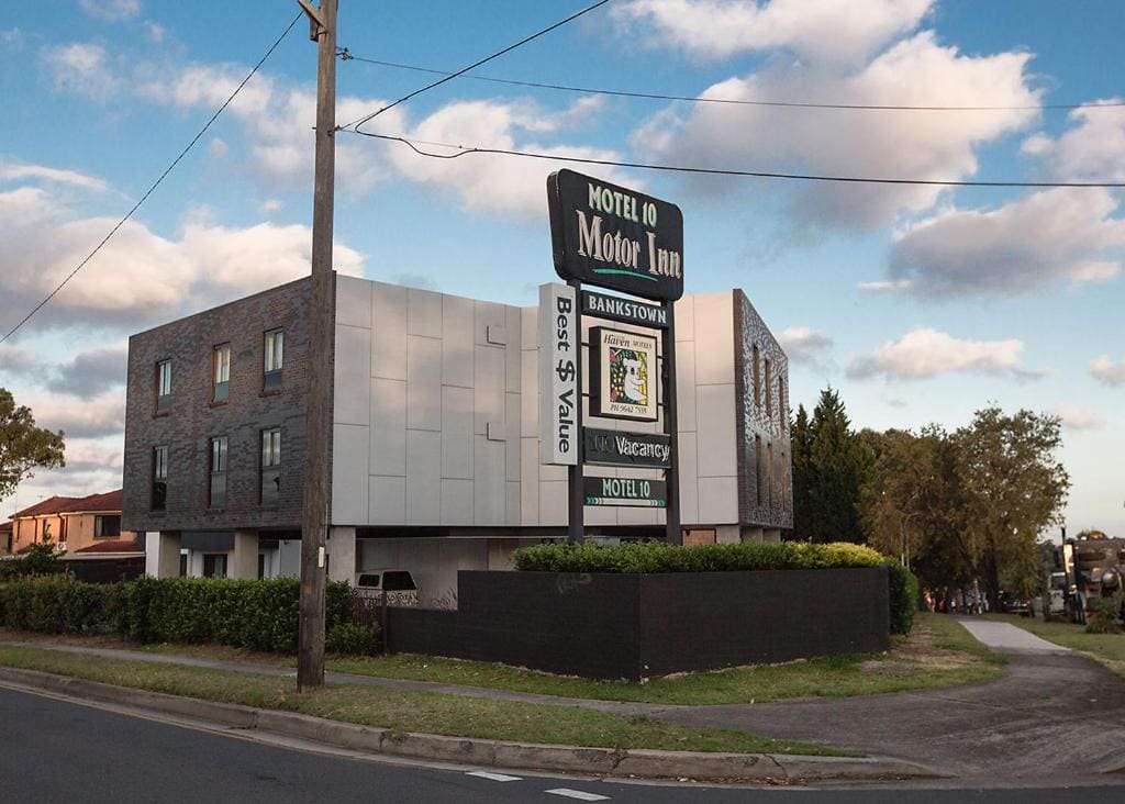 Motel 10 - Main view