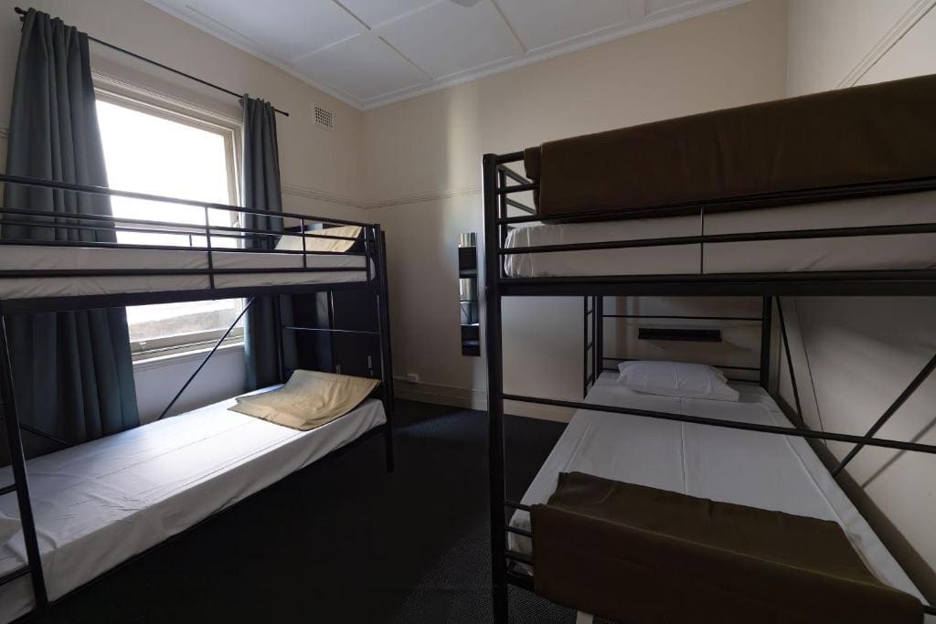 Bat and Ball Hostel - Vista 7