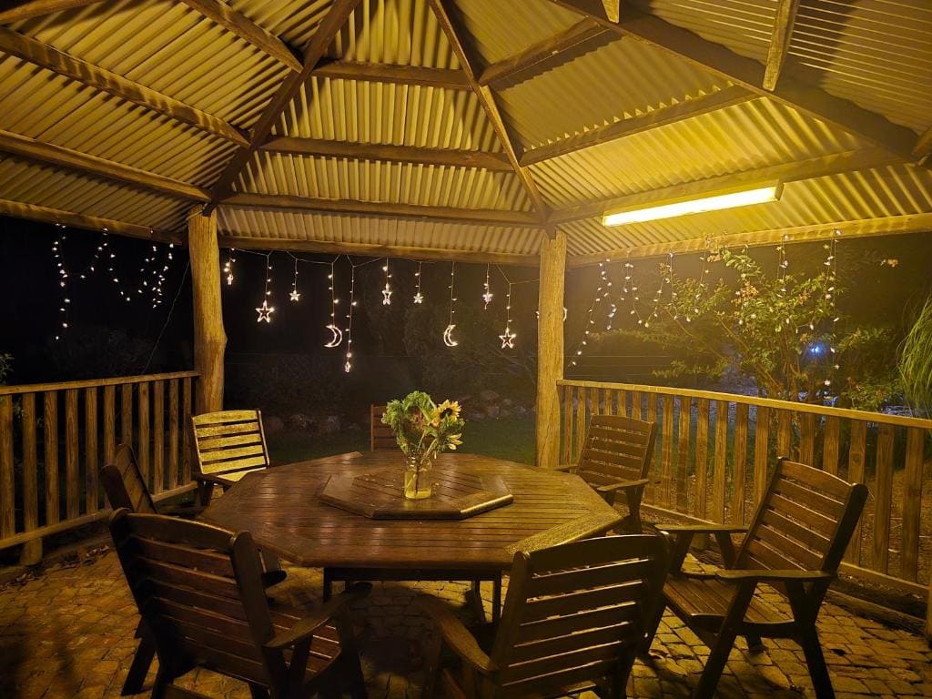 Crows Nest Motel - View 3