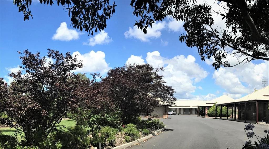 Crows Nest Motel - Main view