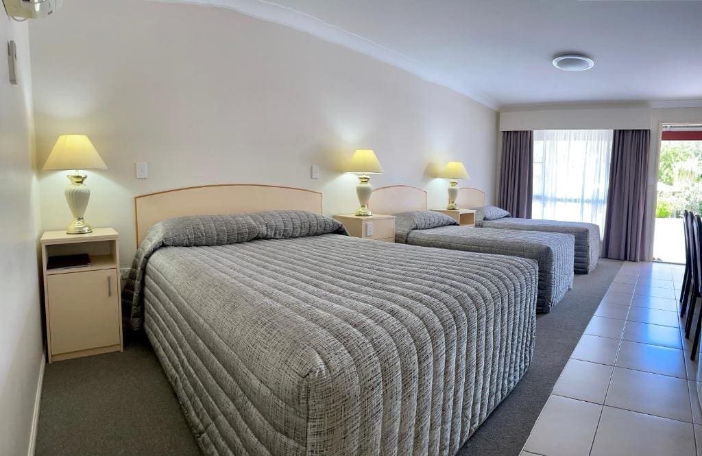 Crows Nest Motel - View 2