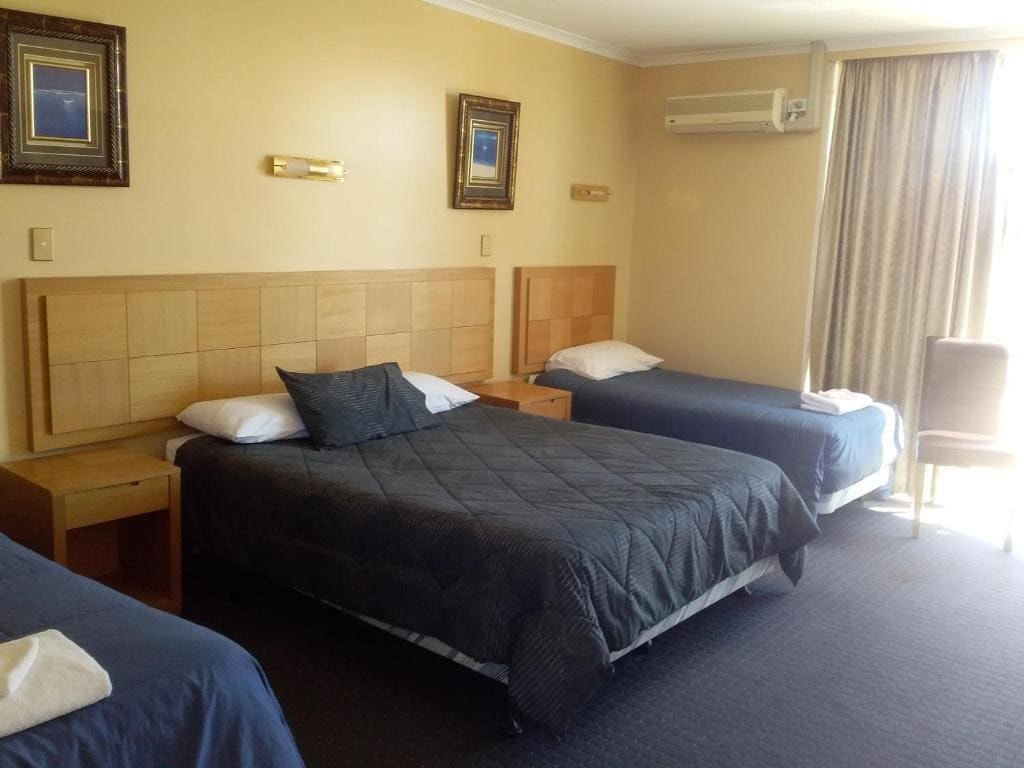 Desert Sand Motor Inn - Main view