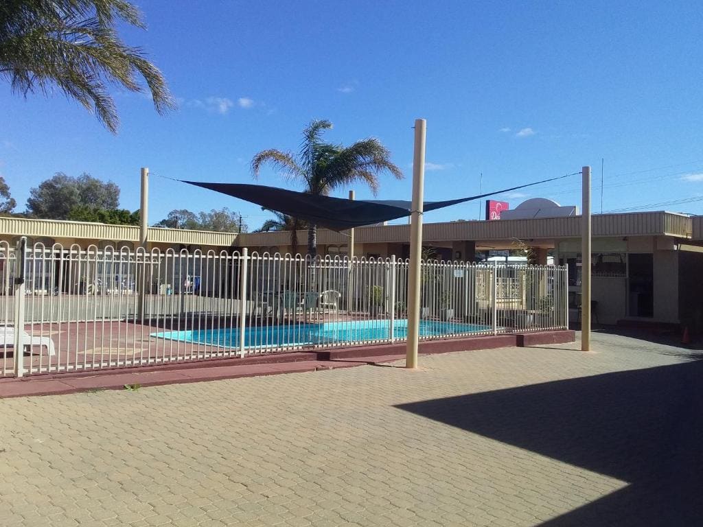 Desert Sand Motor Inn - View 3