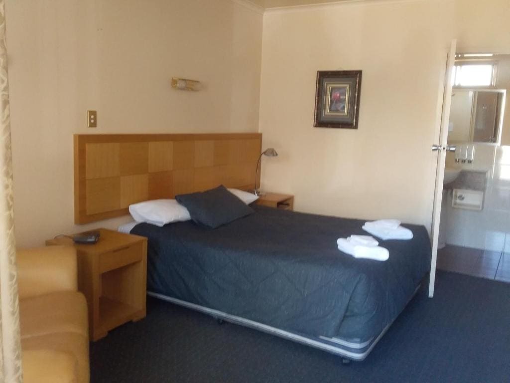 Desert Sand Motor Inn - View 6