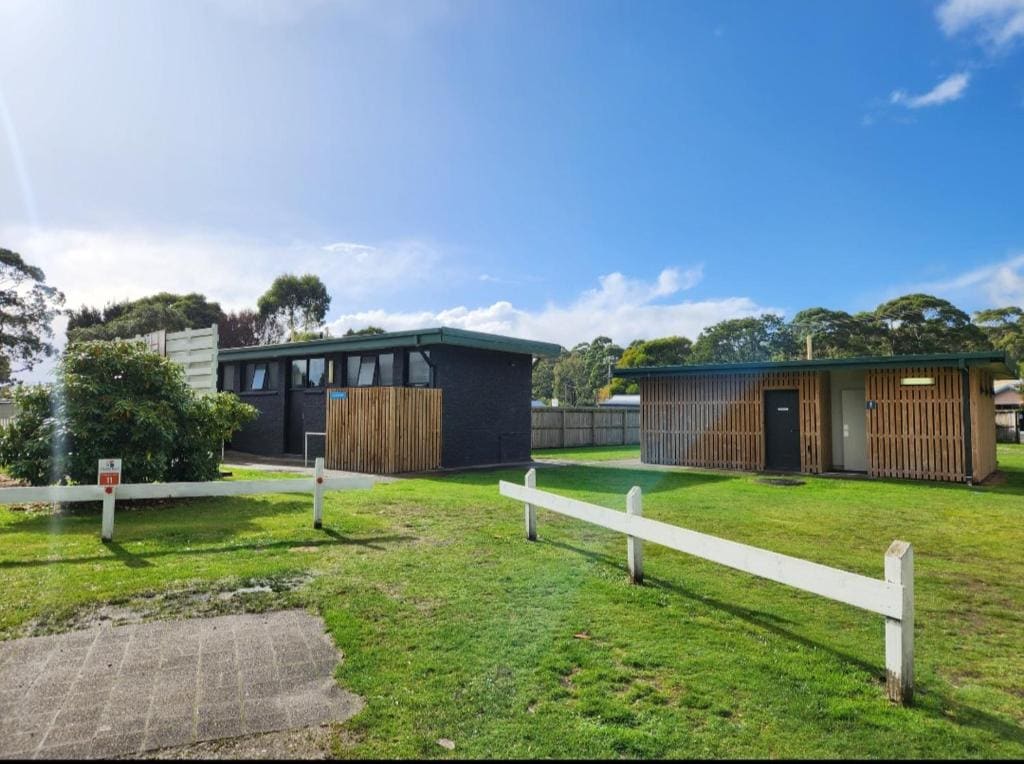 Strahan Beach Tourist Park - Main view