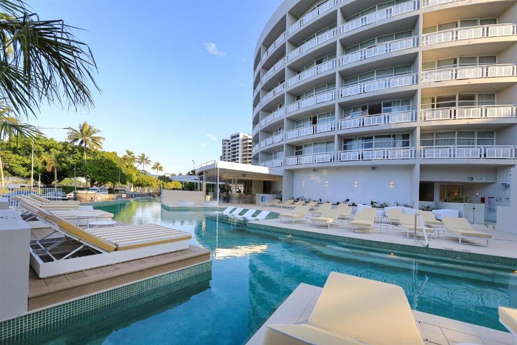 DoubleTree by Hilton Cairns - View 3