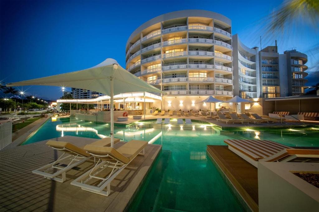 DoubleTree by Hilton Cairns - Main view