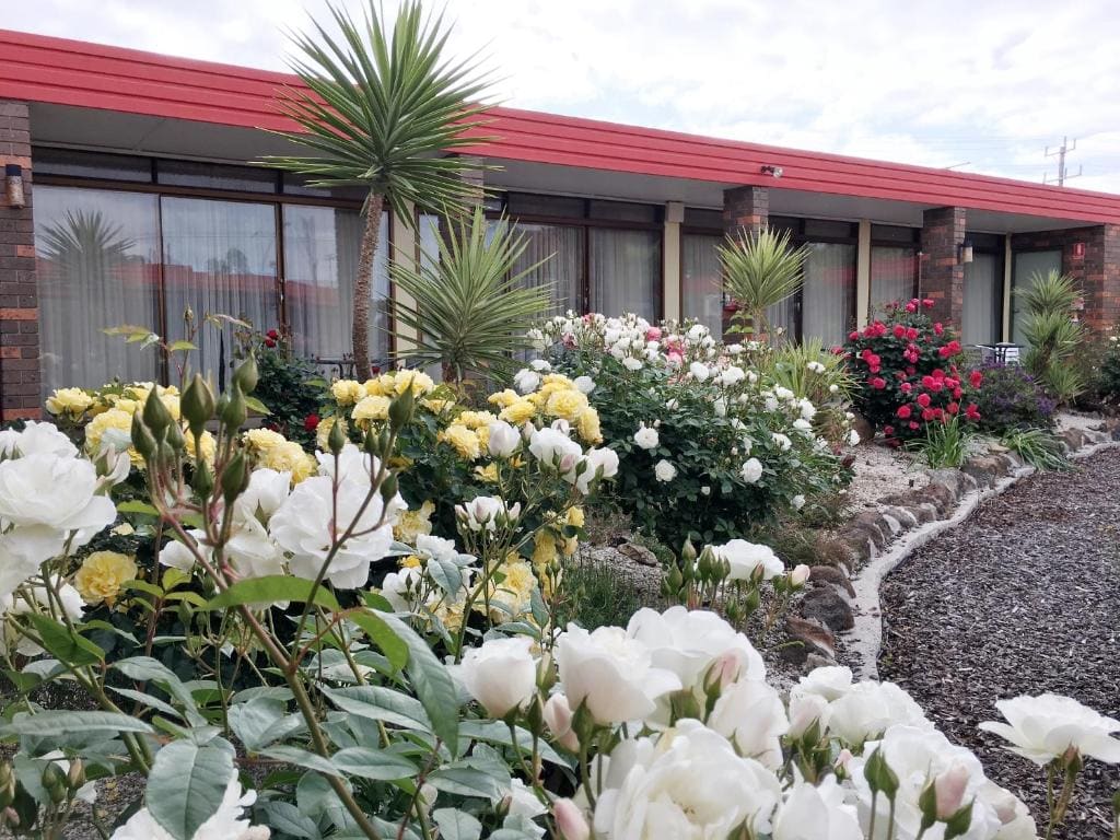 Statesman Motor Inn - Main view
