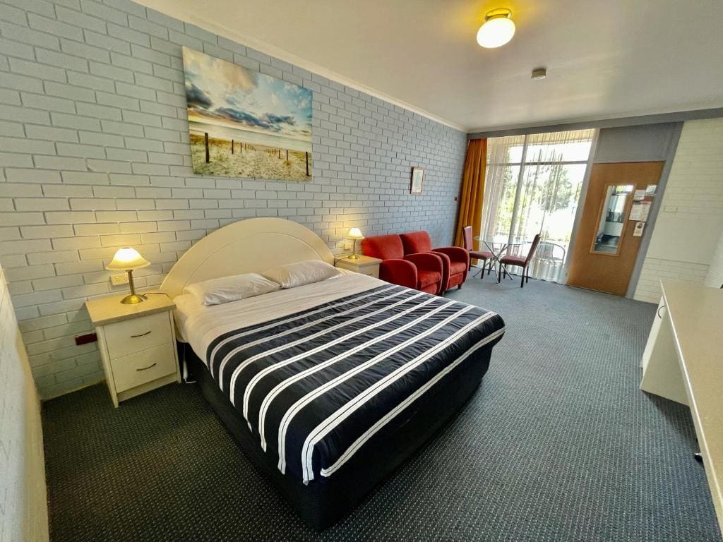 Statesman Motor Inn - View 6