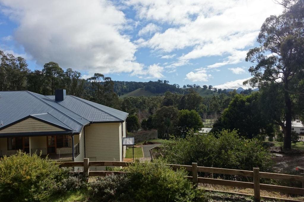 Elkanah Lodge and Conference Centre - View 2