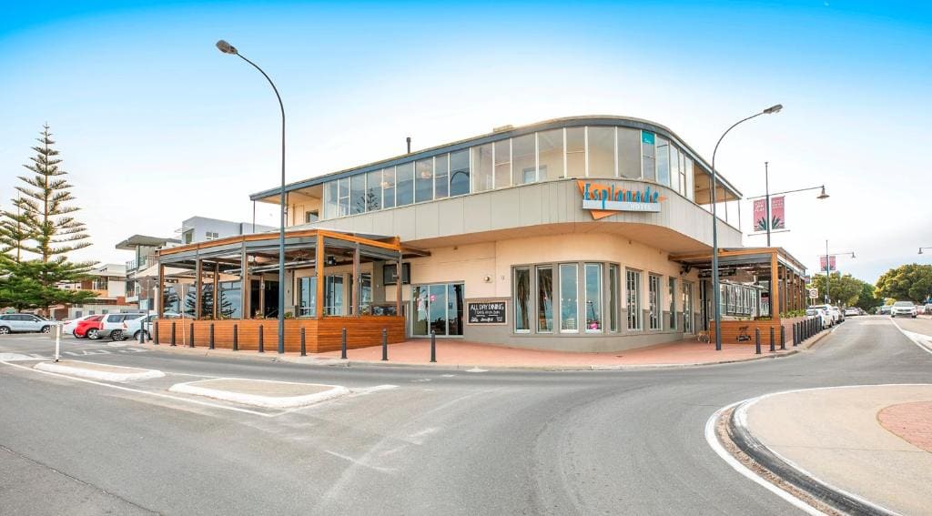 Esplanade Hotel Adelaide - Main view