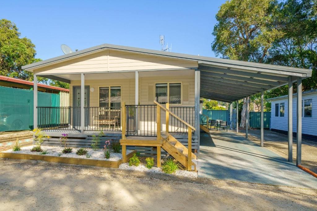 Flynns Beach Caravan Park - Main view