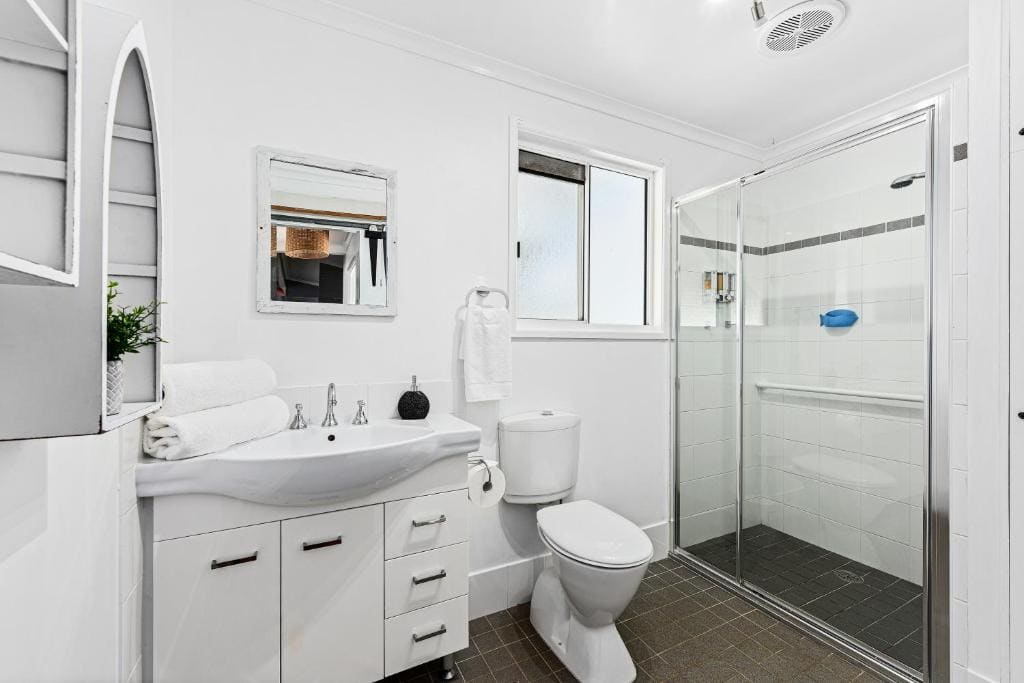 Flynns Beach Caravan Park - View 3